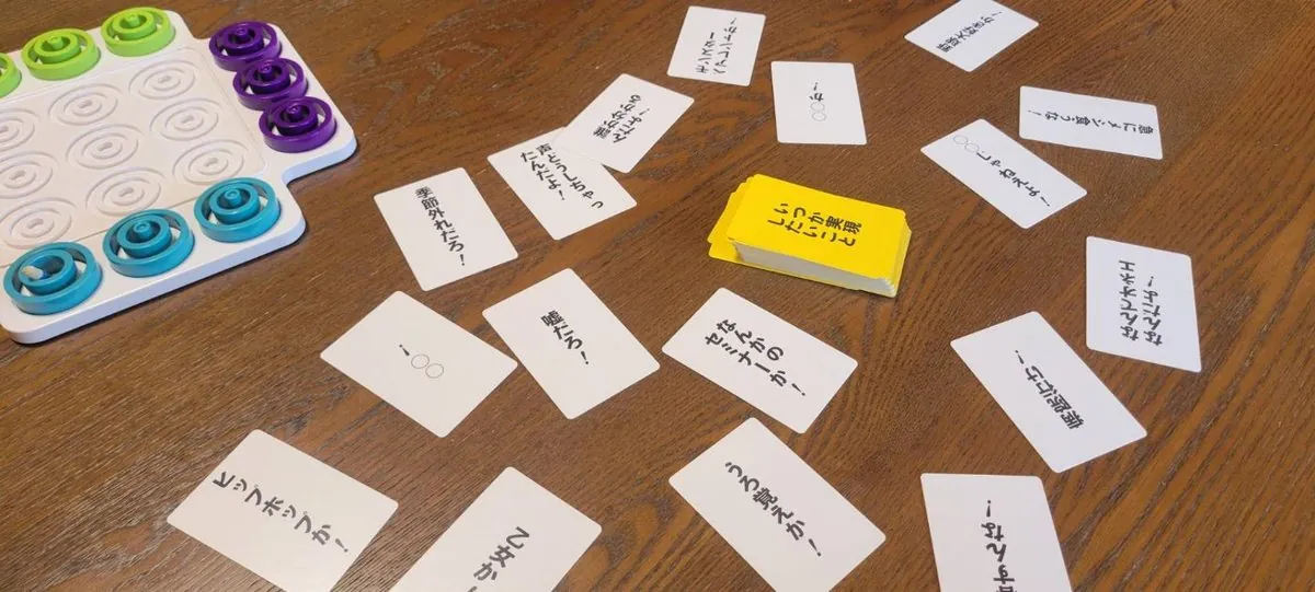 テーブルに並べた言葉のカード