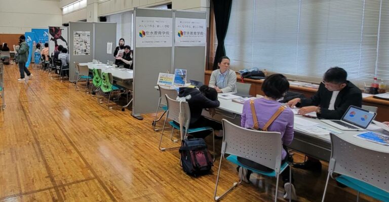 進学相談会を主催しました。