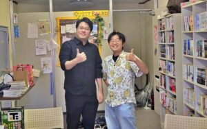 高校時代通ったステップの学習室で、担任した林講師と。